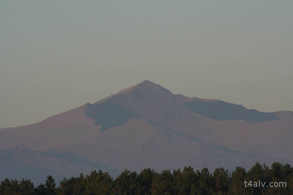 IMG_0663.JPG - A view of Snowdon from Harlech beach